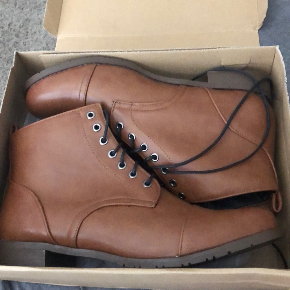 Size 11 1/2 synthetic leather boot